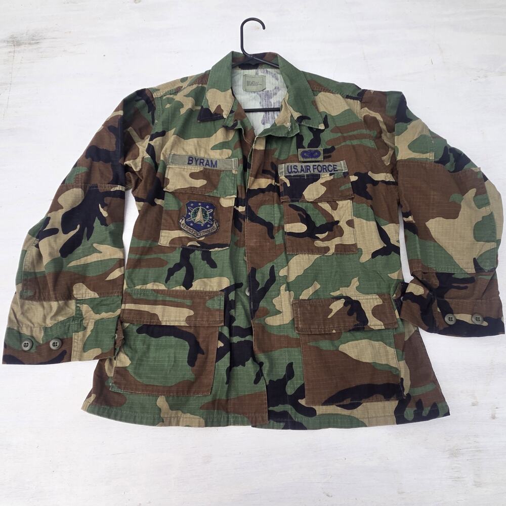 Vintage US Air Force Jacket Mens Medium Short Woodland Camo Combat Coat 90s